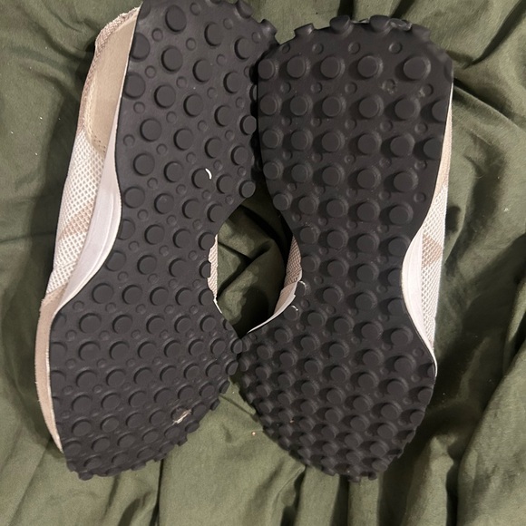 New Balance Beige Sneakers - Picture 3 of 4